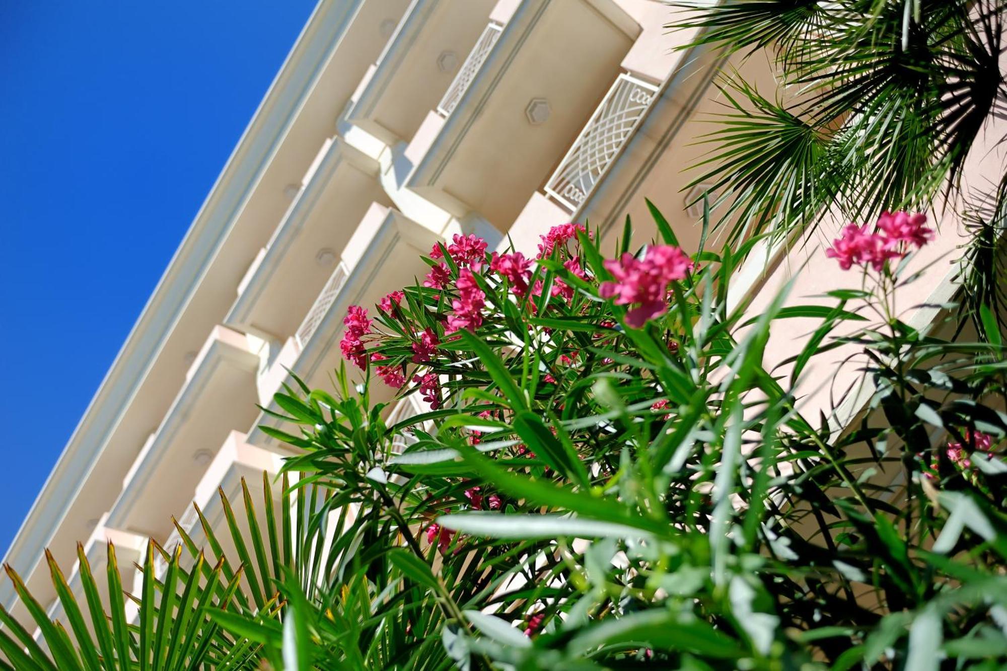 Hotel Tiffany Rímini Exterior foto