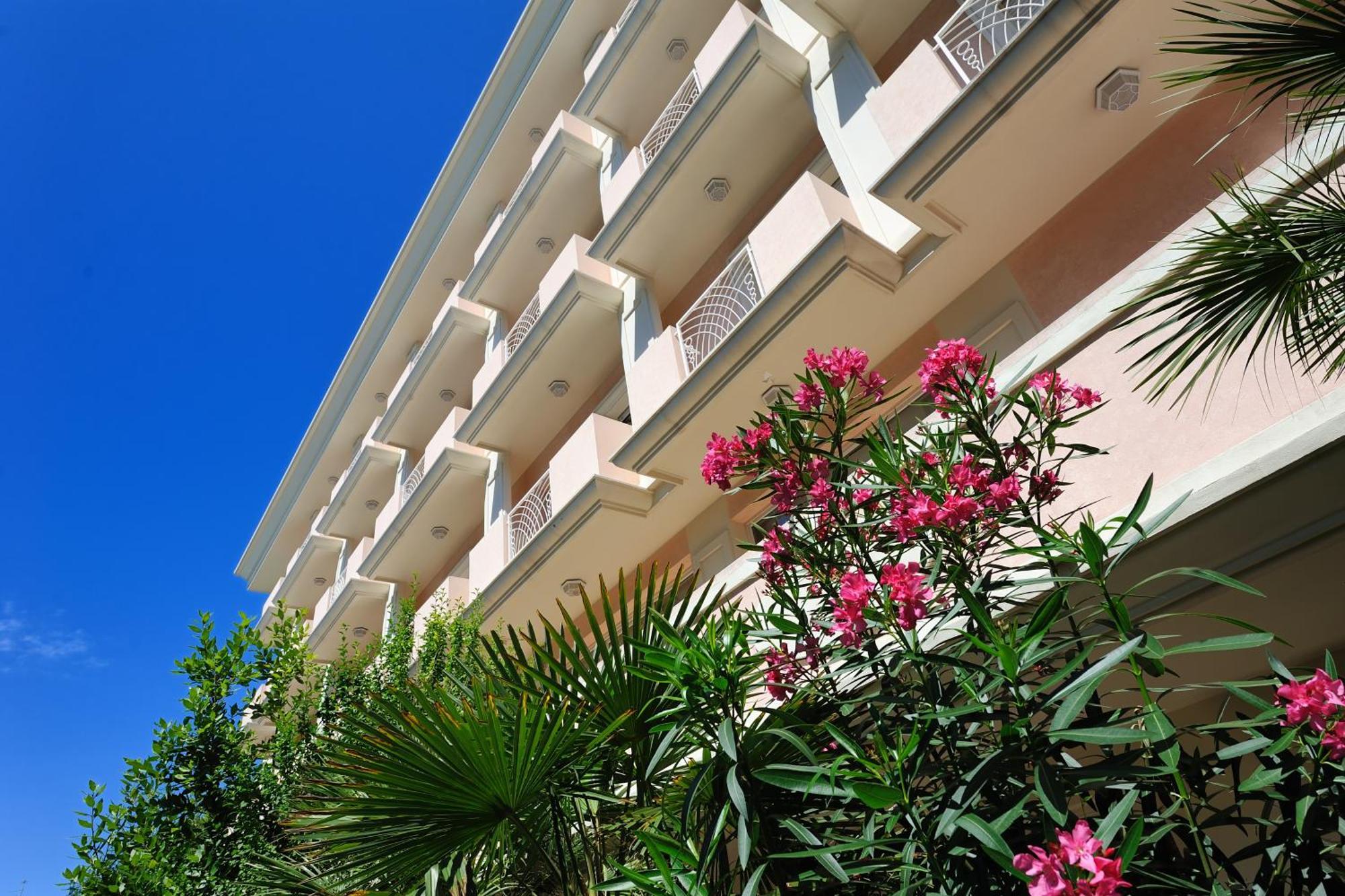 Hotel Tiffany Rímini Exterior foto